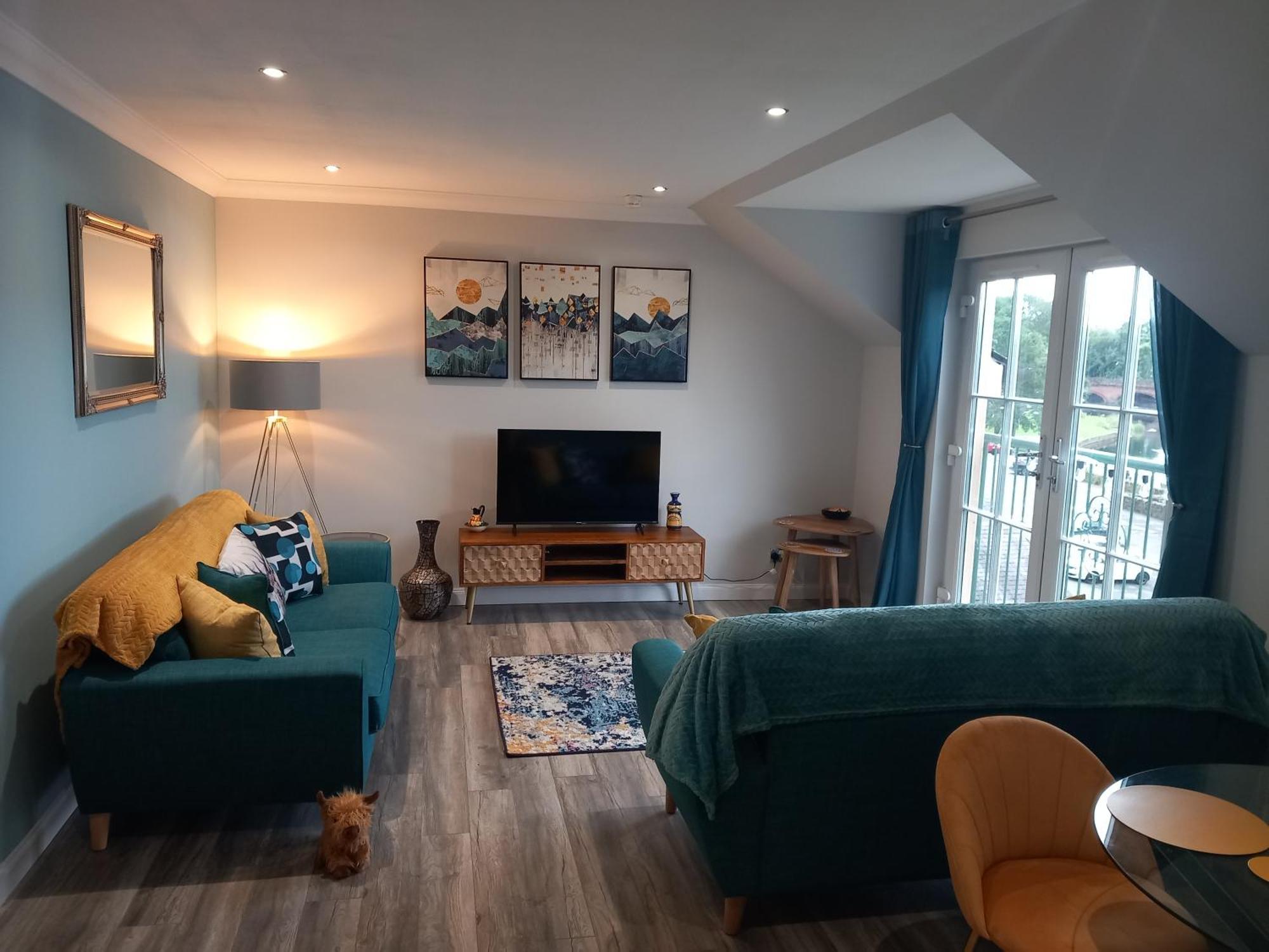 Idyllic Waterside Penthouse Apartment Callander