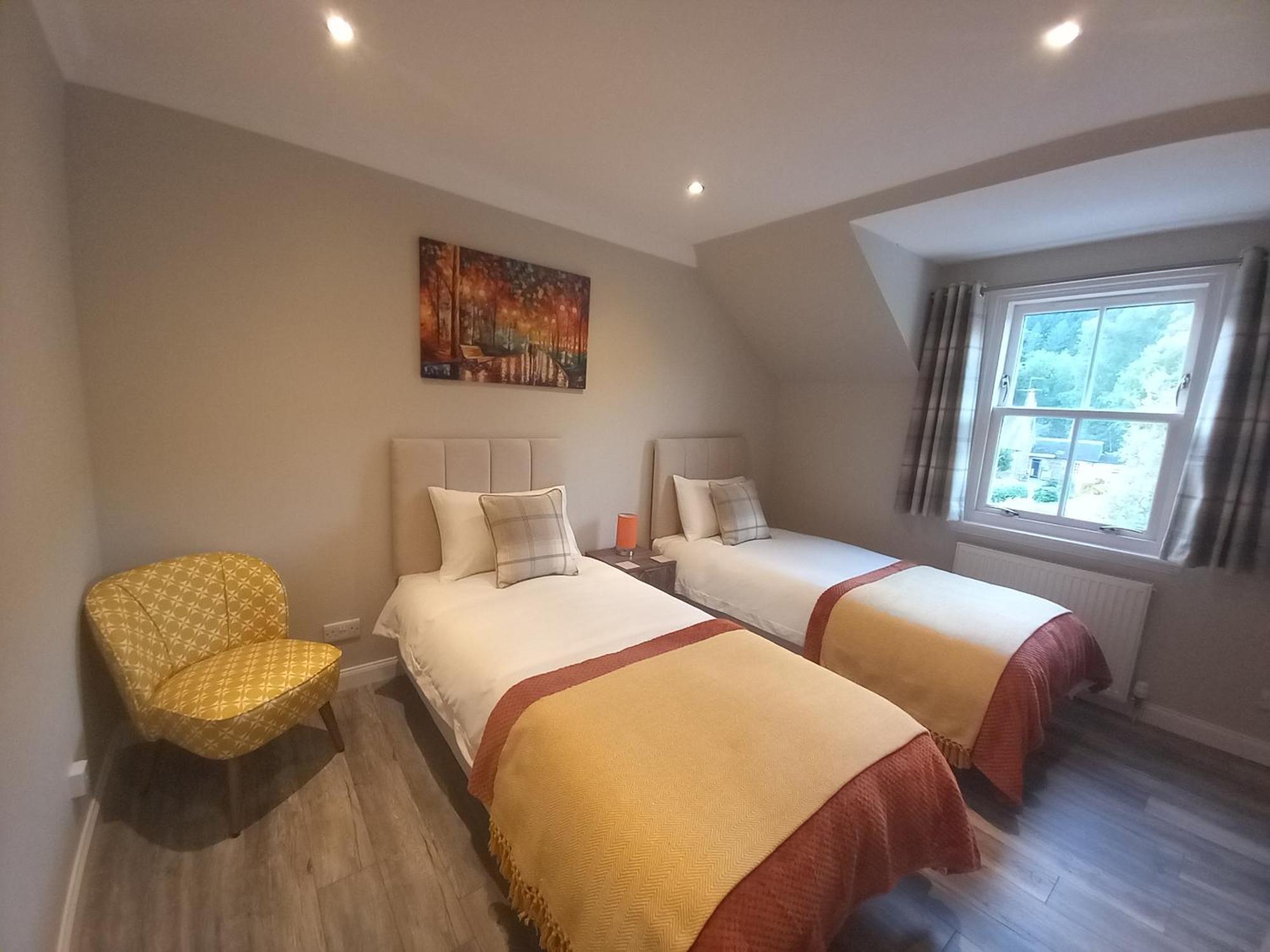 Idyllic Waterside Penthouse * Callander